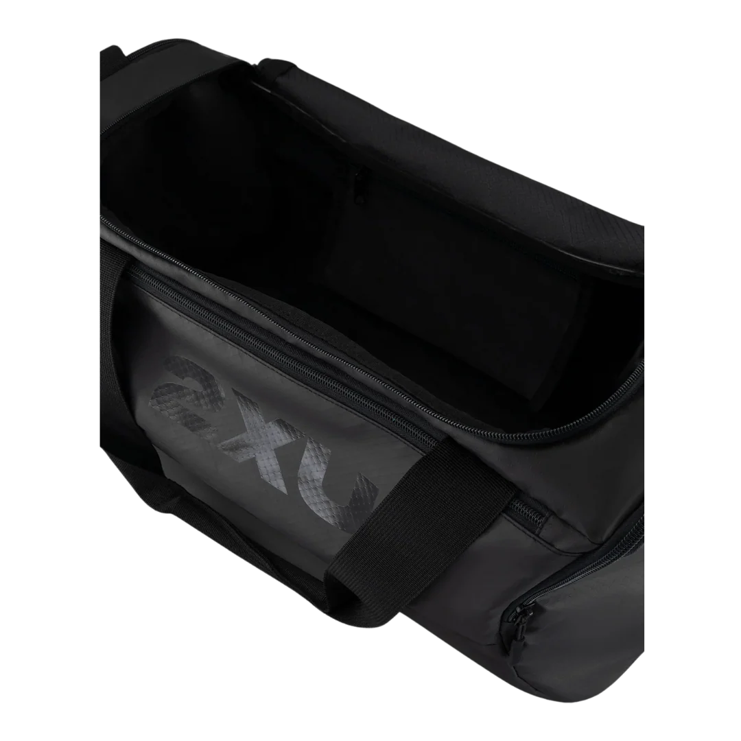 2XU - Gym Bag 30L - Black/Black - Image 4